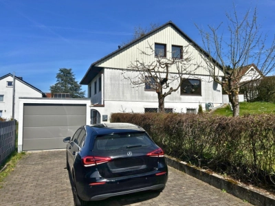 Zufahrt mit Garage